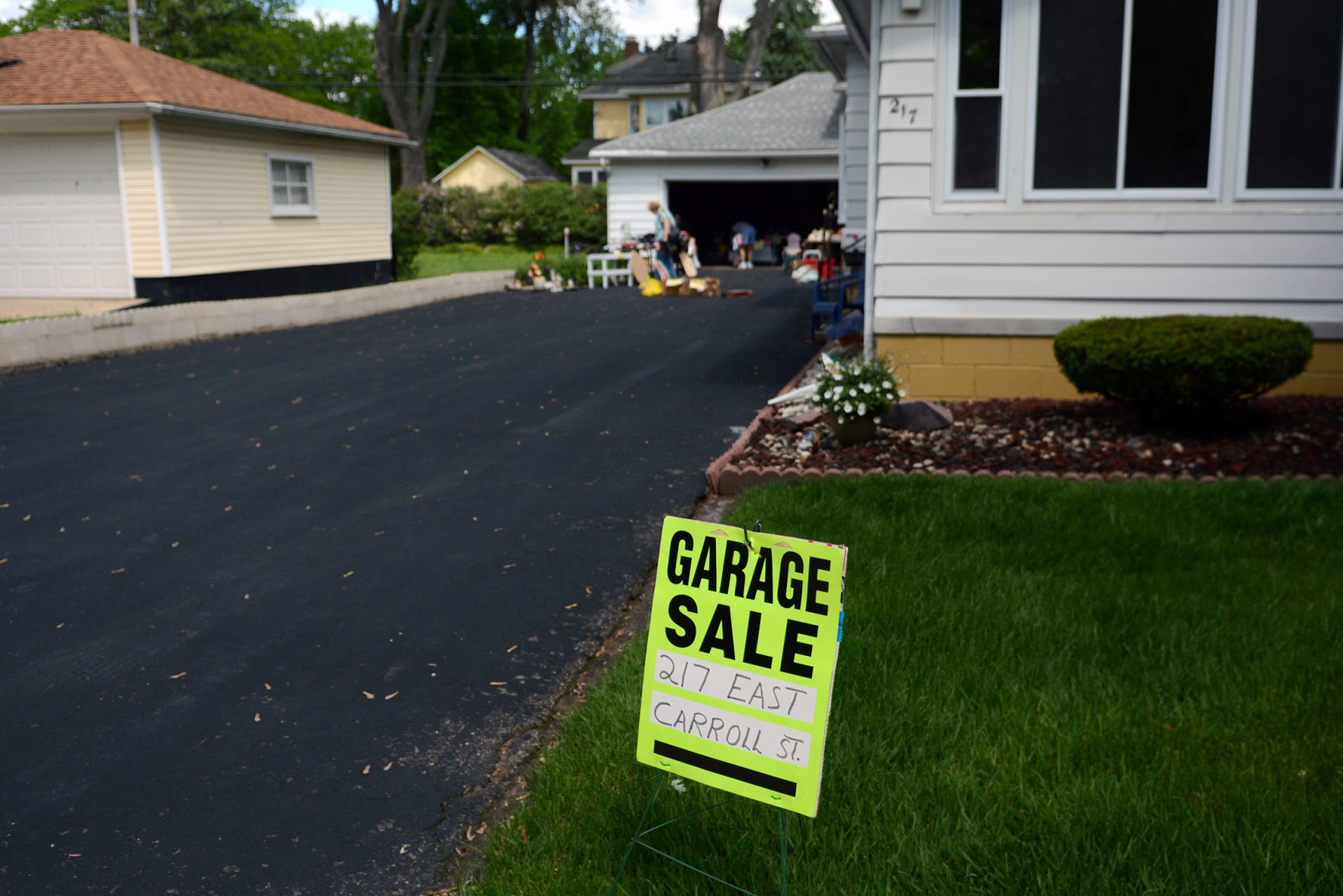 Garage sale sign
